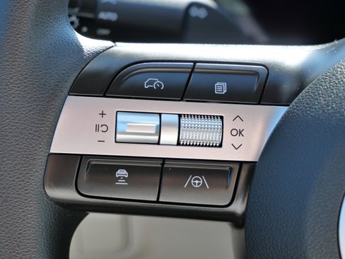 Certified 2025 Hyundai Tucson SE image 31