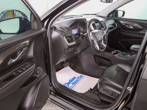 Used 2022 GMC Terrain SLT image 3