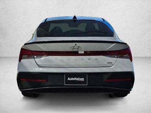Used 2025 Hyundai Elantra SEL FWD image 8