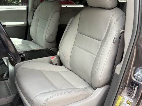 Used 2016 Toyota Sienna XLE FWD image 19