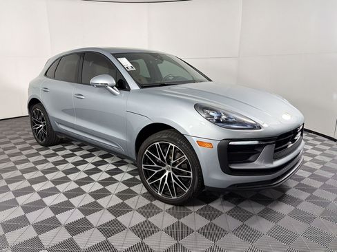 Certified 2026 Porsche Macan AWD/4WD image 7