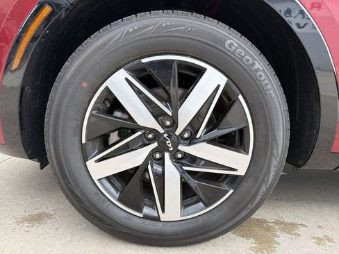 Used 2023 Kia Sorento S w/ Panoramic Sunroof Package FWD image 12