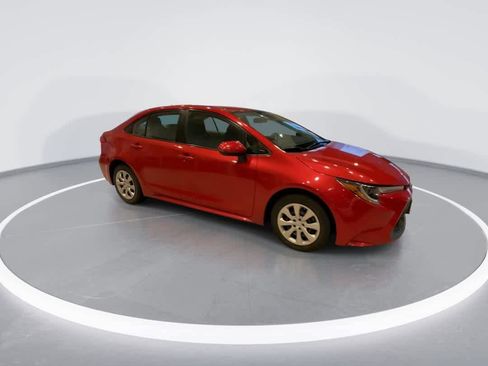 Used 2020 Toyota Corolla LE image 2