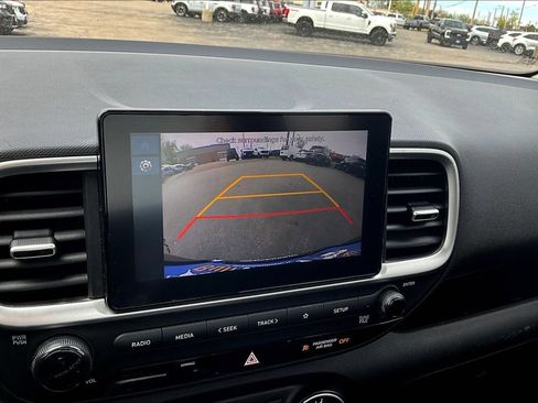 Used 2023 Hyundai Venue SE w/ Cargo Package FWD image 17