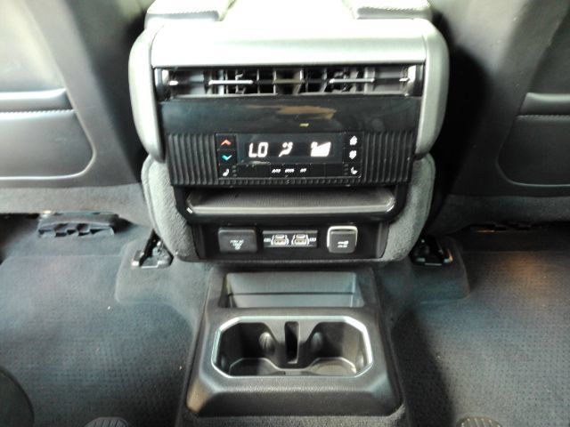 Used 2025 Jeep Wagoneer L Series II AWD/4WD image 27