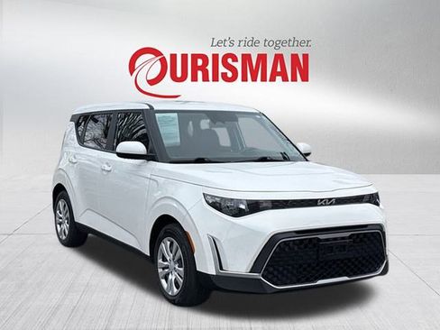 Used 2023 Kia Soul LX image 1