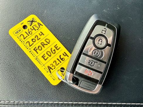 Used 2024 Ford Edge Titanium image 29
