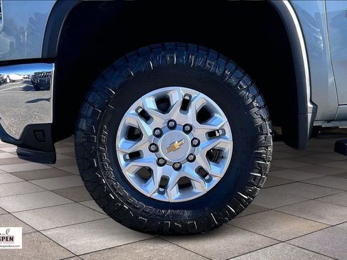 Used 2024 Chevrolet Silverado 2500 LTZ w/ LTZ Convenience Package image 9