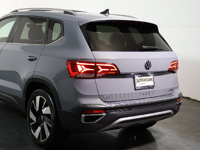 Used 2024 Volkswagen Taos SEL AWD/4WD image 11