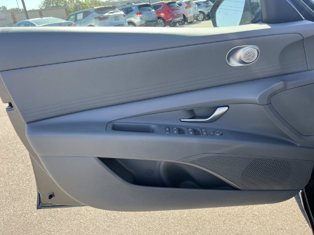 Certified 2024 Hyundai Elantra SEL FWD image 25