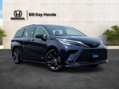 Used 2021 Toyota Sienna XSE w/ XSE Plus Package FWD image 5
