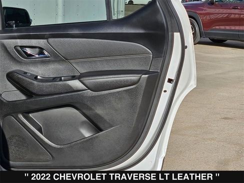 Used 2022 Chevrolet Traverse LT image 28