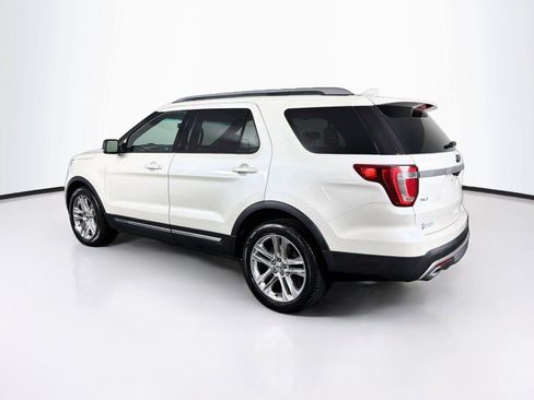 Used 2017 Ford Explorer XLT w/ Equipment Group 202A AWD/4WD image 9