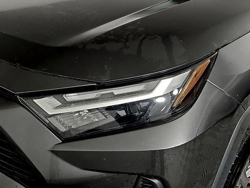 Used 2022 Toyota RAV4 XLE w/ Convenience Package image 9