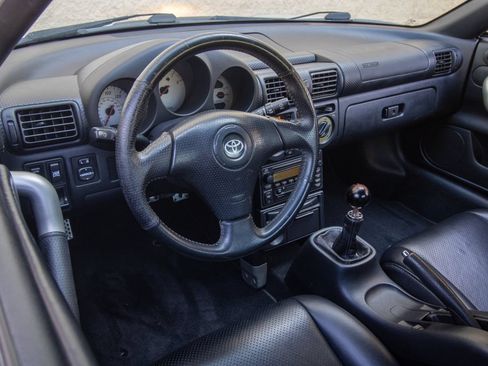 Used 2002 Toyota MR2 RWD image 11