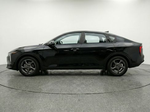Used 2025 Kia K4 LXS image 5