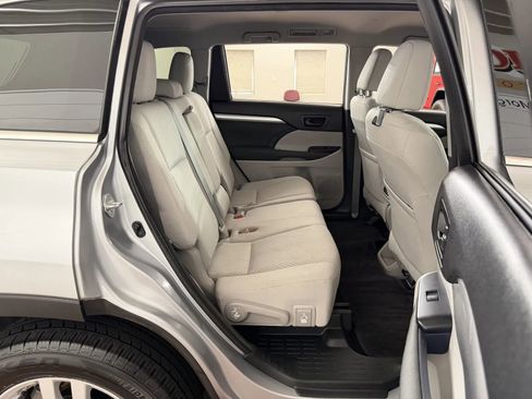 Used 2016 Toyota Highlander LE w/ Protection Package #3 AWD/4WD image 30