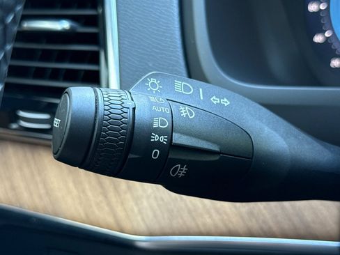 Used 2025 Volvo XC90 B6 Ultra image 34