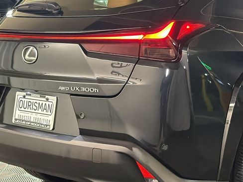 Certified 2025 Lexus UX 300h AWD w/ Accessory Package (Z2) image 9
