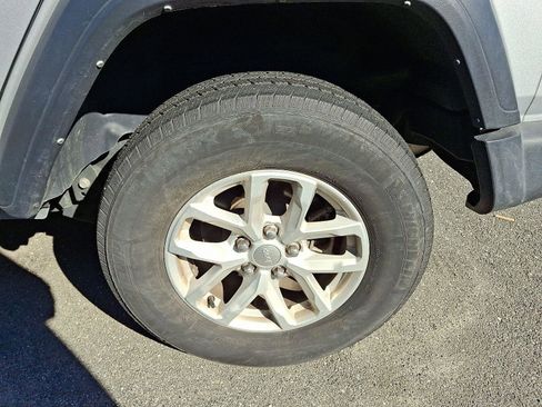 Used 2023 Jeep Wrangler Sport S image 10