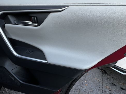 Used 2020 Toyota RAV4 Limited image 39