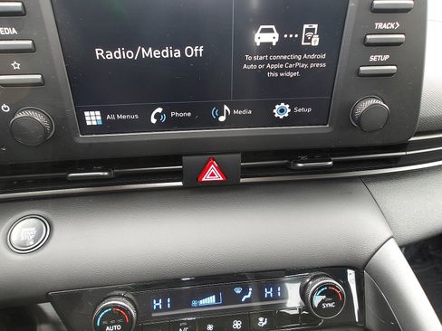 Certified 2025 Hyundai Elantra Sport image 19