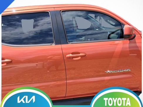 Used 2017 Toyota Tacoma SR5 w/ Tow Package RWD image 1
