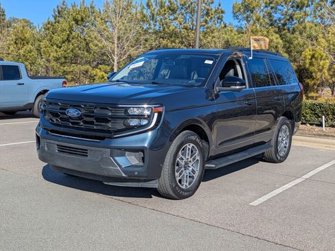 Certified 2025 Ford Expedition Active image 8