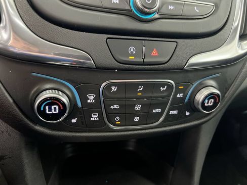 Used 2022 Chevrolet Equinox LT FWD image 16