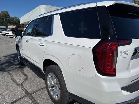 Used 2021 GMC Yukon SLT w/ SLT Luxury Plus Package image 3