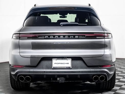 Certified 2024 Porsche Cayenne S w/ Premium Package Plus AWD/4WD image 11