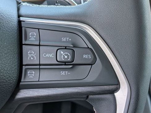 Used 2023 Jeep Grand Cherokee L Limited AWD/4WD image 29