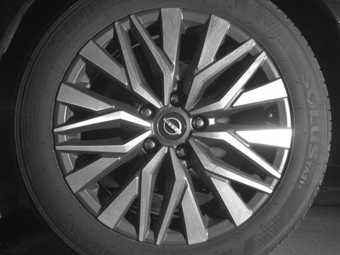 Used 2025 Nissan Altima 2.5 SV FWD image 16