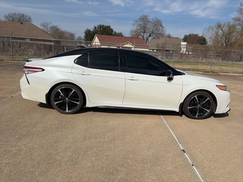 Used 2020 Toyota Camry XSE image 5