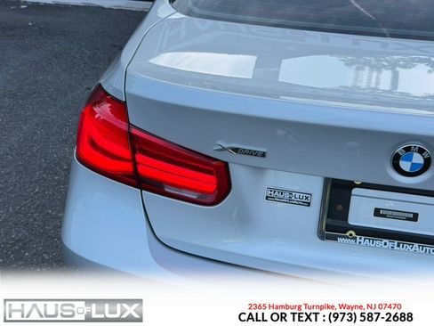 Used 2017 BMW 340i xDrive Sedan w/ Premium Package Enhanced AWD/4WD image 19