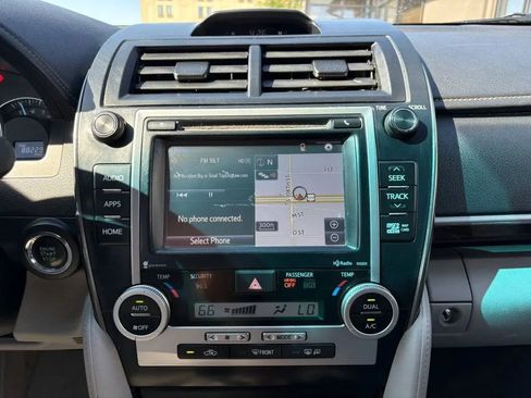 Used 2014 Toyota Camry XLE w/ Leather Package FWD image 12