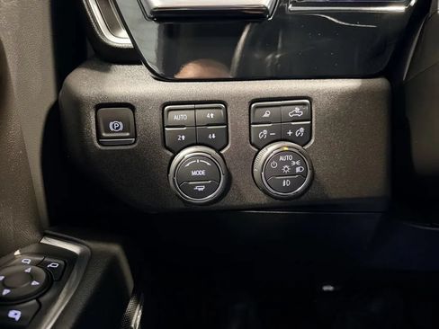 Used 2024 Chevrolet Silverado 1500 LTZ AWD/4WD image 32