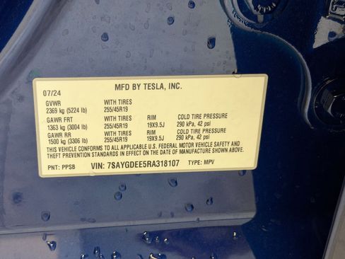 Used 2024 Tesla Model Y Long Range AWD/4WD image 21
