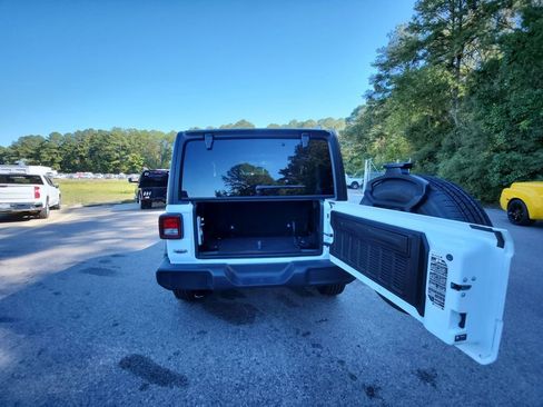 Used 2023 Jeep Wrangler Sport S image 28