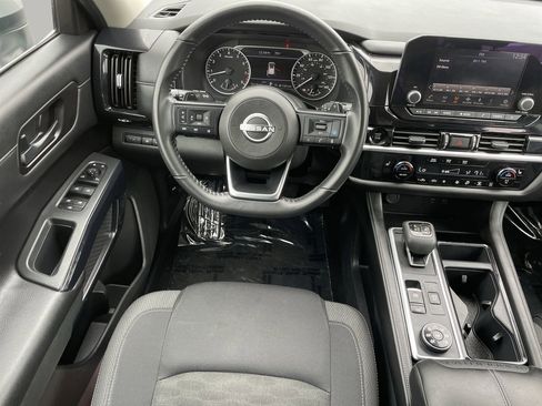 Used 2025 Nissan Pathfinder SV AWD/4WD image 14