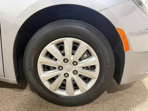 Used 2021 Chrysler Voyager L FWD image 59