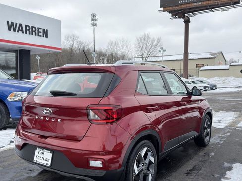 Used 2024 Hyundai Venue SEL image 12
