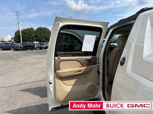 Used 2013 Chevrolet Avalanche LTZ RWD image 21