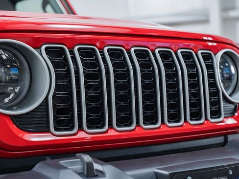 Used 2024 Jeep Wrangler Sahara image 9