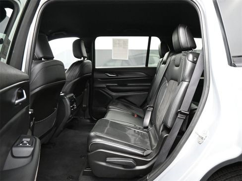 Used 2023 Jeep Grand Cherokee L Laredo image 19