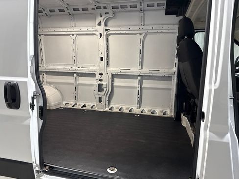 Used 2024 RAM ProMaster 2500 w/ Convenience Group FWD image 9