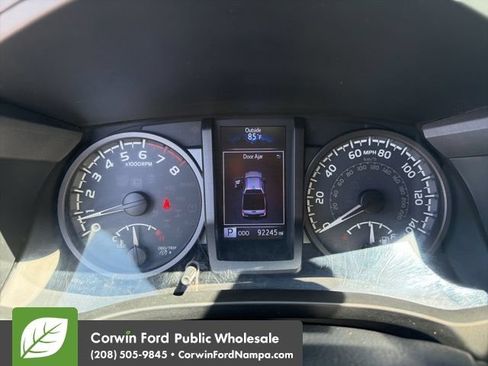 Used 2018 Toyota Tacoma TRD Off-Road AWD/4WD image 18