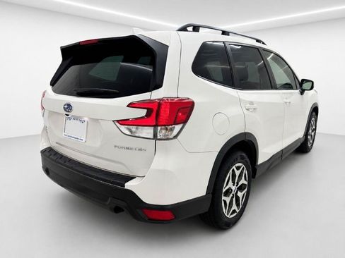 Used 2023 Subaru Forester Premium AWD/4WD image 3