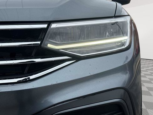 Used 2022 Volkswagen Tiguan SE w/ Panoramic Sunroof Package AWD/4WD image 10