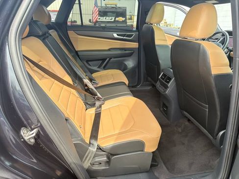 Used 2024 Volkswagen Atlas Cross Sport SEL R-Line AWD/4WD image 30
